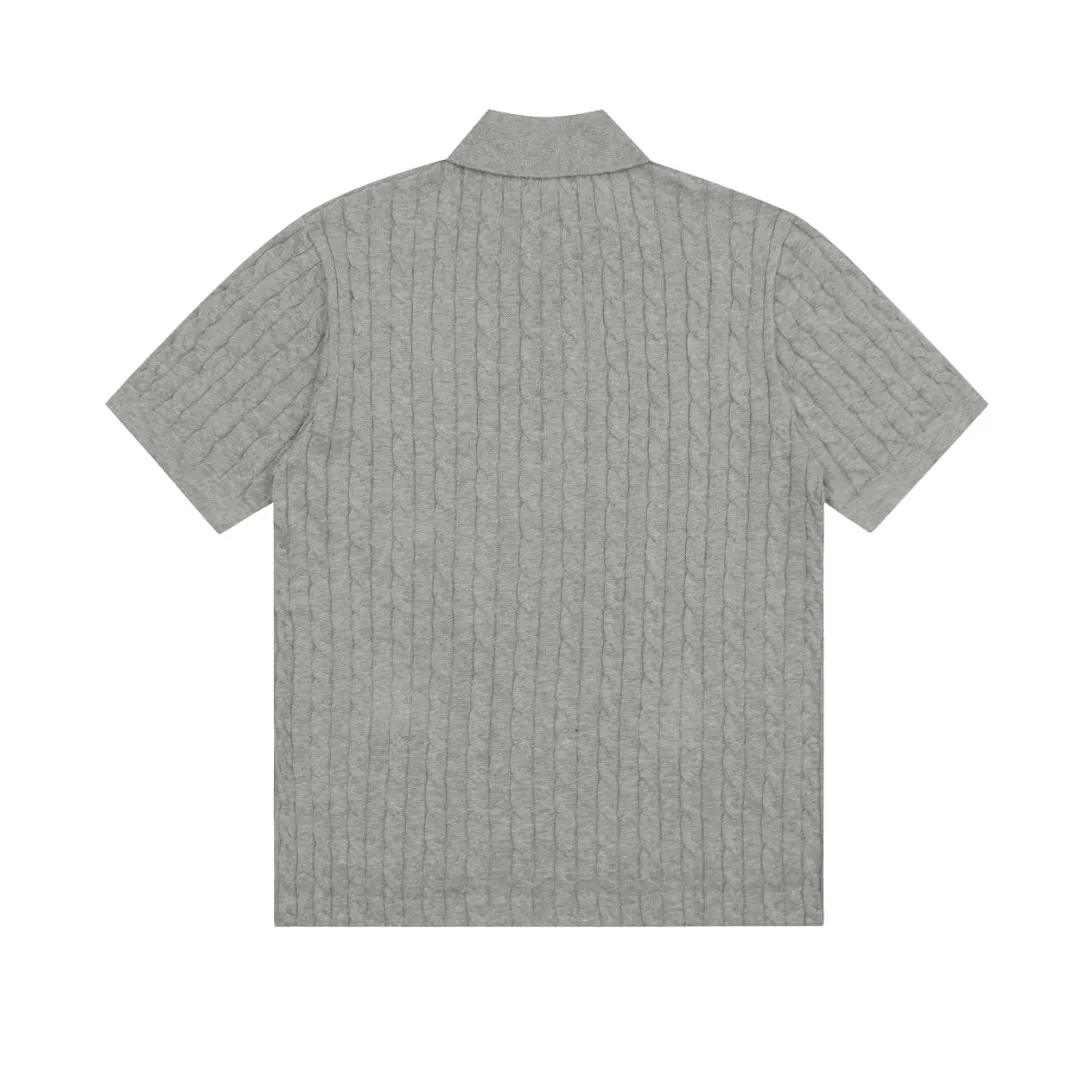 🅿️176 "Top quality" Style number: DS022# (not off the shelves all year round) [Ralph Lauren POLO lapel solid color pony embroidered logo knitted short sleeves] ✅Ralph Lauren Ralph Lauren classic basic versatile all-season cardigan knitted short sleeves ✅Main supplier platform live broadcast Wholesale entities Replenish when out of stock Not off the shelves ✅ZP quality 1:1 version Scan the code to enter the GF website Counter quality ✅Details and quality are the only one in Guangzhou. Imported quality cotton yarn focuses on high-end and cost-effective. Needless to say good quality. ✅The version is restored to the original order. The maximum size can be worn up to 160 pounds. Loose, comfortable and stress-free.